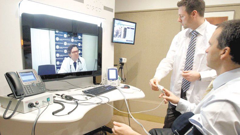 La telemedicina, entre los que la bancan y los que no