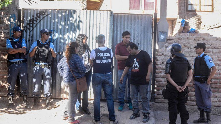 La víctima salió a ver de dónde venían los estruendos y recibió un disparo en la cabeza.