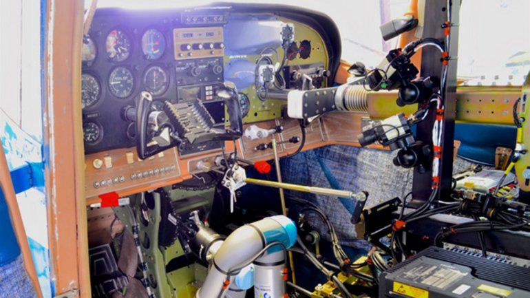 EE.UU. probó con éxito su primer piloto robótico universal