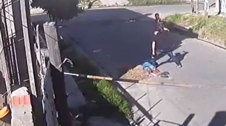 Brutal: no le quiso dar una sidra y lo mataron a botellazos