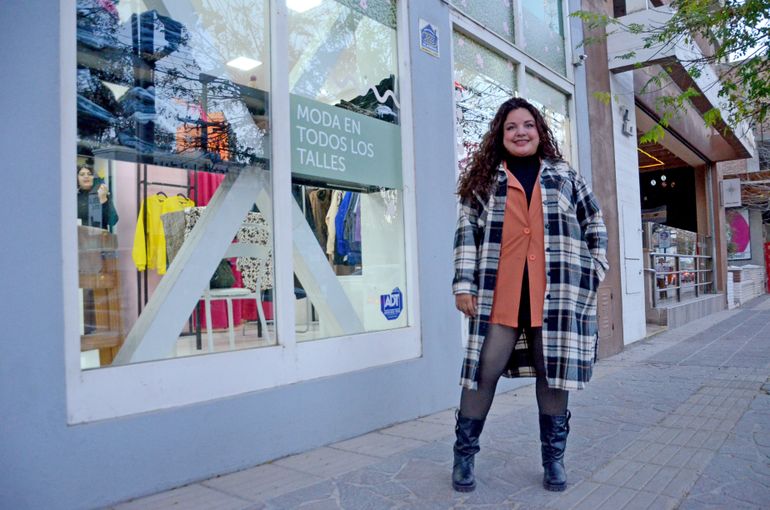 Dejó su trabajo en el banco y abrió un novedoso local de ropa: Quiero mostrar diversidad