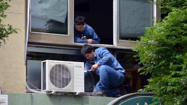 Los aires hacen aumentar el consumo de electricidad. Pero por ahora el problema es la red afectada por el calor.