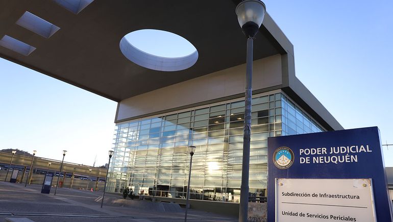 Un escribano denunció a un fiscal en el TSJ, por impedir que se presente a una audiencia contra CALF. Un escribano denunció a un fiscal en el TSJ, por impedir que se presente a una audiencia contra CALF.