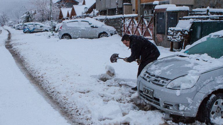 San Martín y Junín de los Andes siguen aisladas y sin luz