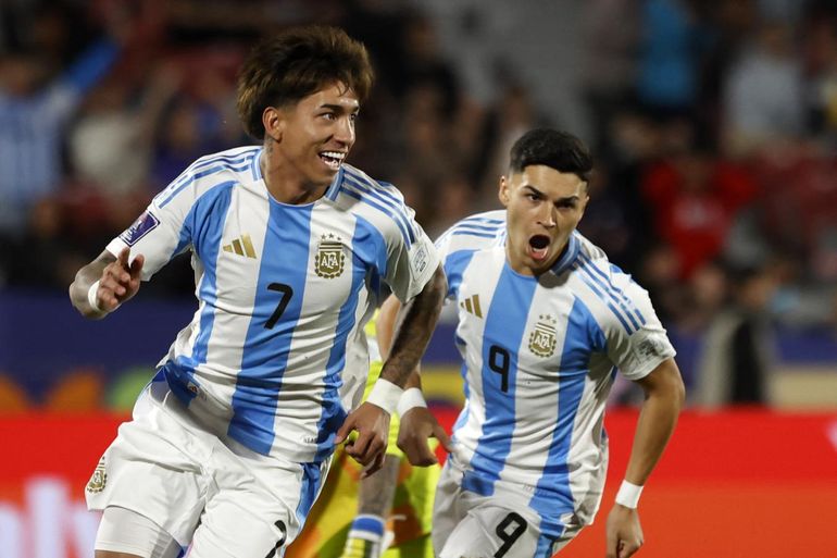 La Selección Argentina ganó con anotaciones de Carrizo y Silvetti.