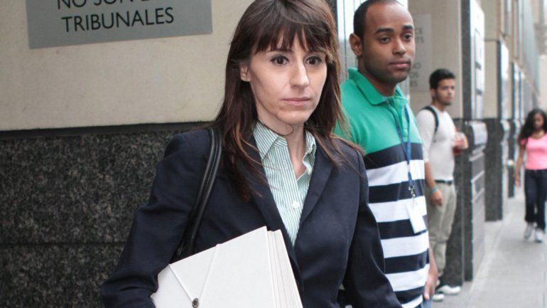 Su esposo la abandonó cuando se enteró de lo que había ocurrido.