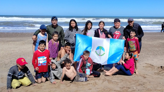 El emocionante momento en que los chicos de Guañacos conocieron el mar