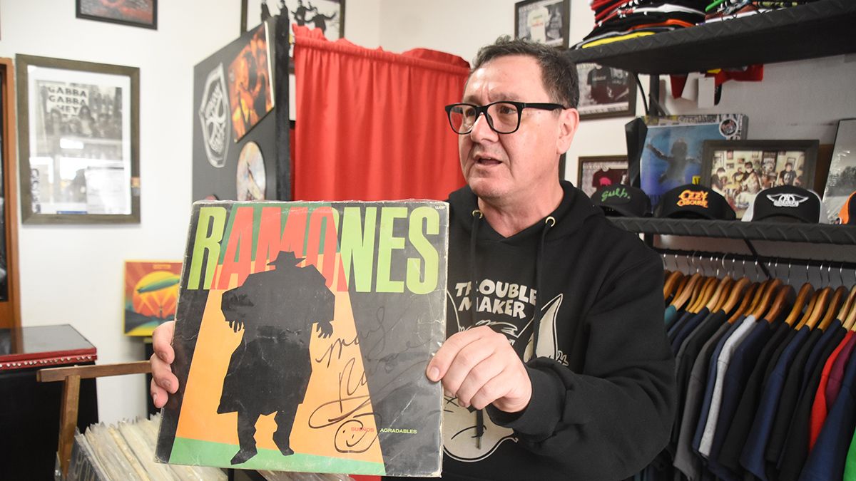 Cerró el negocio de Neuquén que ofrecía tesoros del rock de los 80: dónde conseguir sus vinilos