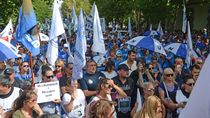 En Neuquén marcharon en contra de la reforma laboral. En Neuquén marcharon en contra de la reforma laboral.