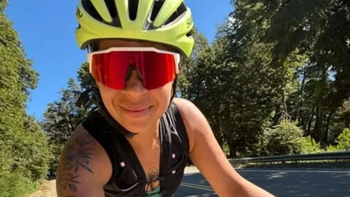 una reconocida deportista sufrio un grave choque en ruta 40: la bicicleta a la mitad y el casco intacto una reconocida deportista sufrio un grave choque en ruta 40: la bicicleta a la mitad y el casco intacto