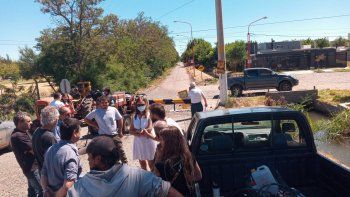 quisieron sacar barrera sobre paso de los libres y cayo la policia quisieron sacar barrera sobre paso de los libres y cayo la policia