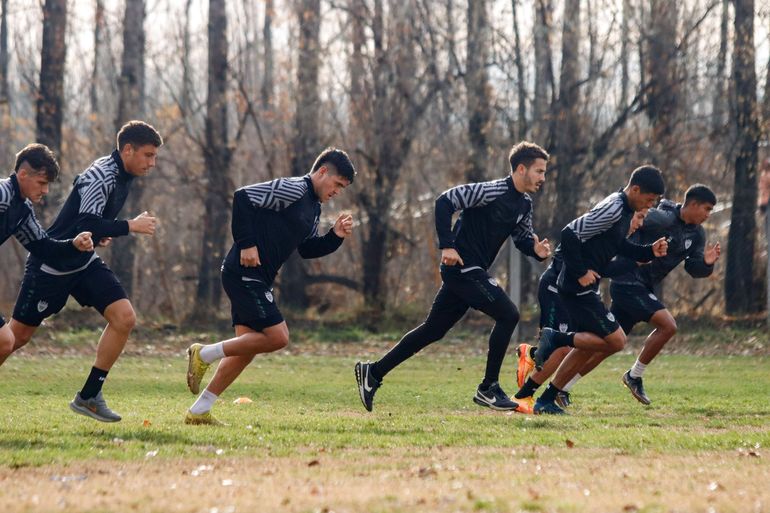 Cipolletti visitará el domingo, desde las 15, a Villa Mitre de Bahía Blanca por el Federal A. Fotos: Anahí Cárdena Cipolletti visitará el domingo, desde las 15, a Villa Mitre de Bahía Blanca por el Federal A. Fotos: Anahí Cárdena