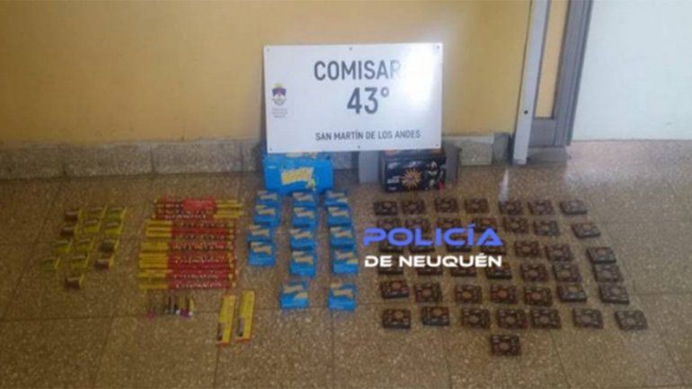 Detuvieron a un joven que vendía pirotecnia en la calle