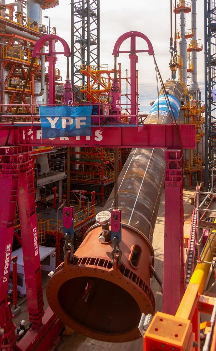 El nuevo reactor de YPF en Luján de Cuyo. El nuevo reactor de YPF en Luján de Cuyo.