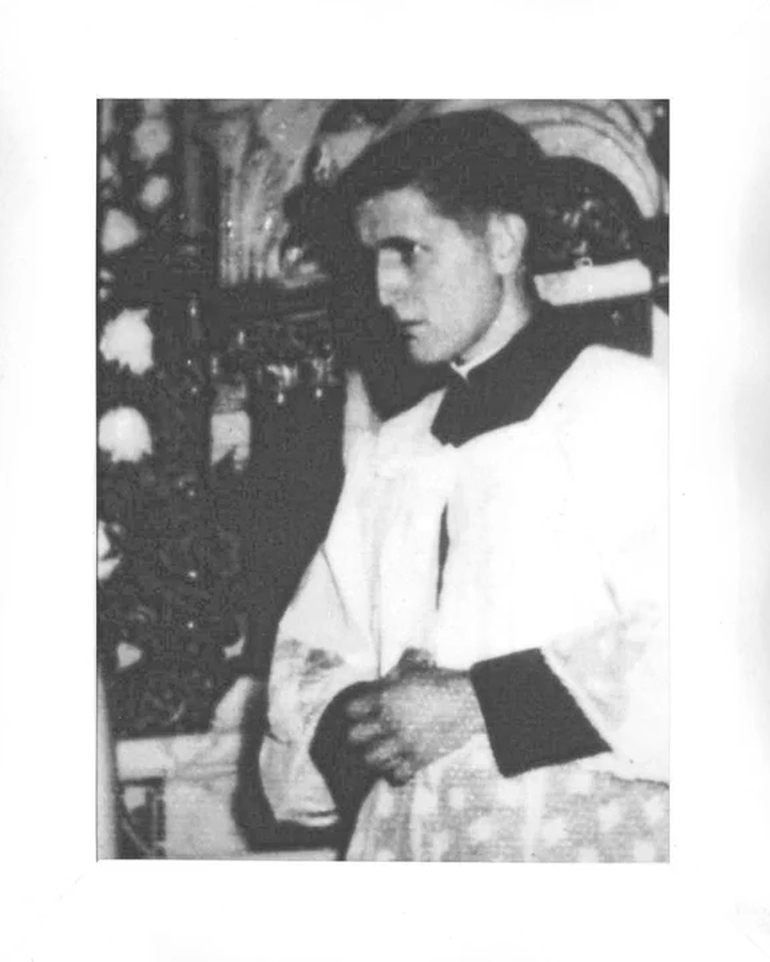 Carlos, el Padre Mugica, fue reconocido por su acercamiento a los sectores sociales más postergados. Carlos, el Padre Mugica, fue reconocido por su acercamiento a los sectores sociales más postergados.