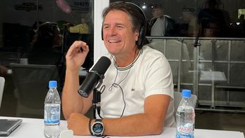 Mariano Gaido cantó en vivo en el stream de LM Neuquén y LU5. Mariano Gaido cantó en vivo en el stream de LM Neuquén y LU5.