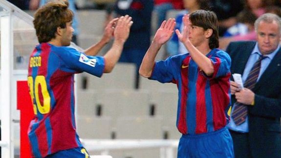 Lionel Messi debutó en Barcelona FC el 16 de octubre de 2004. Fue en la victoria de su equipo ante Espanyol.