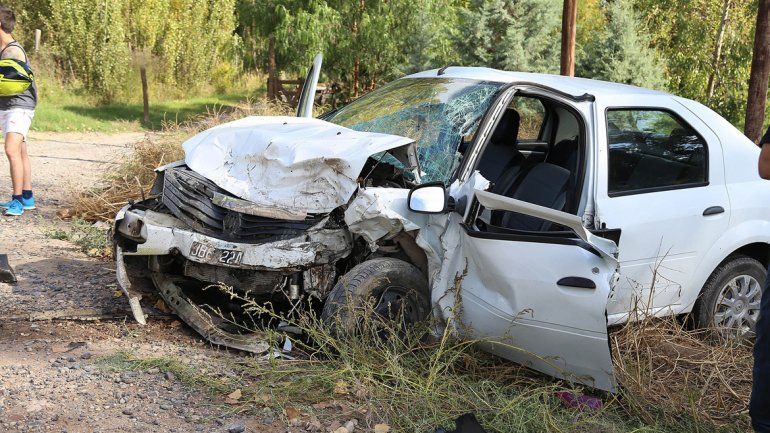 Dos mujeres resultaron heridas tras un impresionante choque frontal en Centenario