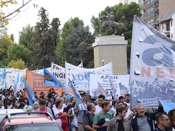 Las últimas marchas copncovadas por la CGT Neuquén. Las últimas marchas copncovadas por la CGT Neuquén.