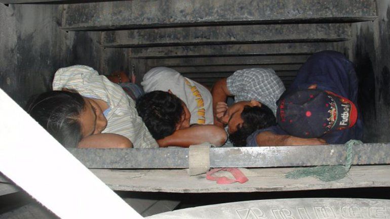 Eran 17 personas que estaban encerradas en la frontera de EE.UU. y México.