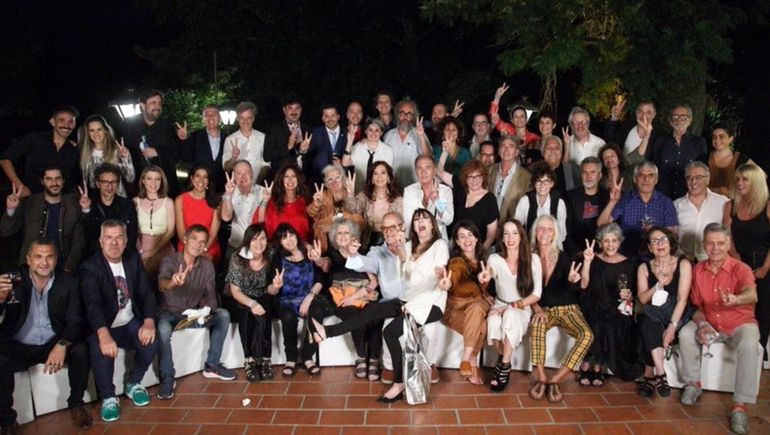 Cristina, polémica y video: la vicepresidenta festejó con artistas y periodistas K