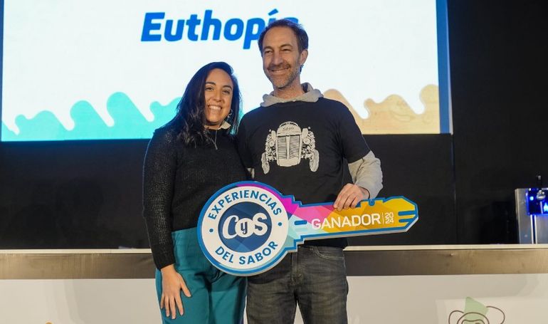 Euthopía, la cerveza artesanal agrícola de Trevelin, Chubut, fue premiada en la feria Caminos y Sabores. Euthopía, la cerveza artesanal agrícola de Trevelin, Chubut, fue premiada en la feria Caminos y Sabores.