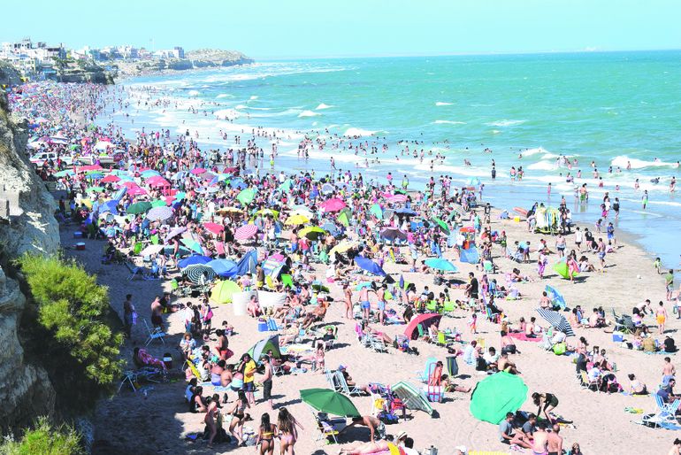 Las Grutas, como Bariloche, tendrá un verano exitoso. El programa Pre-Viaje influye y Doñate lo quiere mantener mediante una ley.
