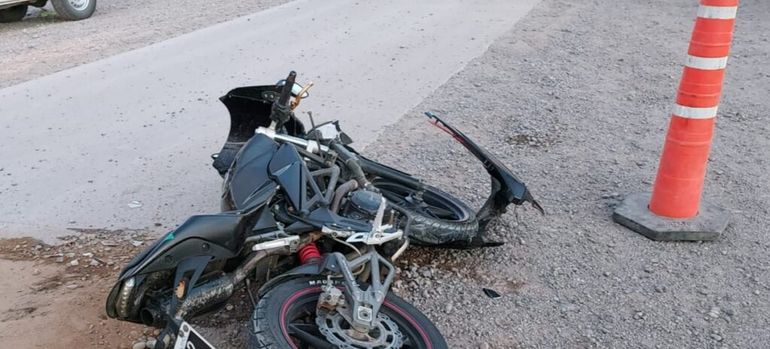 Un gendarme se accidentó con su moto en la Ruta 7, cuando fue chocado de lleno por un auto.