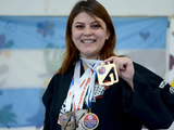 Vendieron tortas y pollos para un viaje impensado: quién es la joven neuquina que triunfó en el mundial de Kenpo
