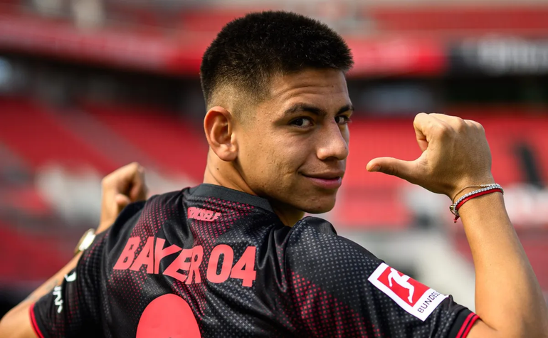 Claudio Echeverri fue presentado en el Bayer Leverkusen: qué número utilizará
