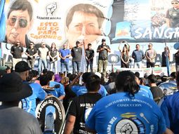 El Sindicato de Petroleros Privados de Río Negro, Neuquén y La Pampa reunió a más de 4.000 afiliados para definir un plan de lucha en defensa del empleo. El Sindicato de Petroleros Privados de Río Negro, Neuquén y La Pampa reunió a más de 4.000 afiliados para definir un plan de lucha en defensa del empleo.