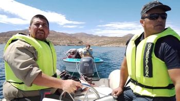 Impactante operativo para rescatar a dos pescadores en el embalse Alicurá