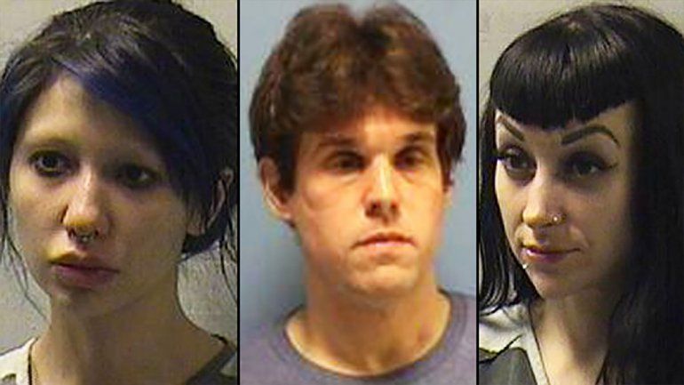 Cayó un cura por tener sexo con dos mujeres en el altar