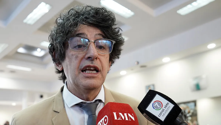 Buscan crear una tasa municipal al combustible. 