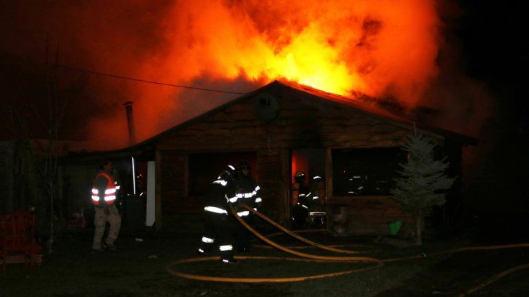 Una familia perdió todo en un incendio en Junín de los Andes