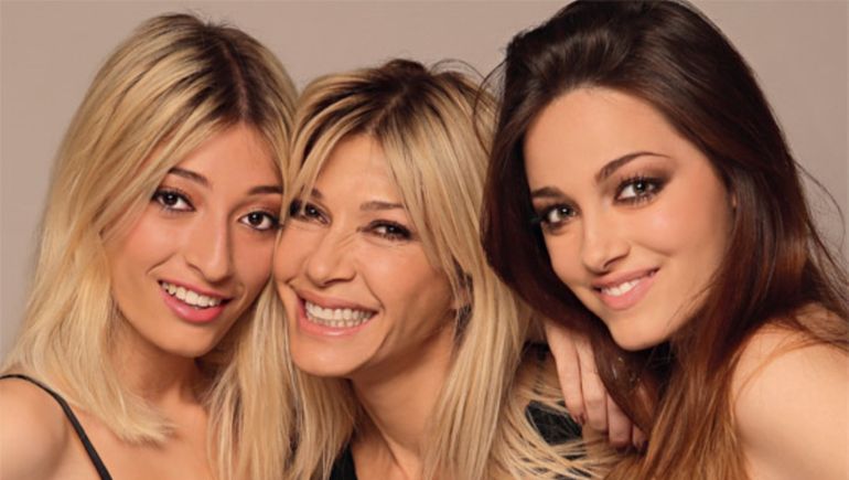 Tiziana Sabatini junto a su hermana Oriana y a Catherine Fulop.