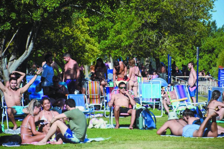 Por los balnearios pasaron 60.000 personas en un solo día. Por los balnearios pasaron 60.000 personas en un solo día.