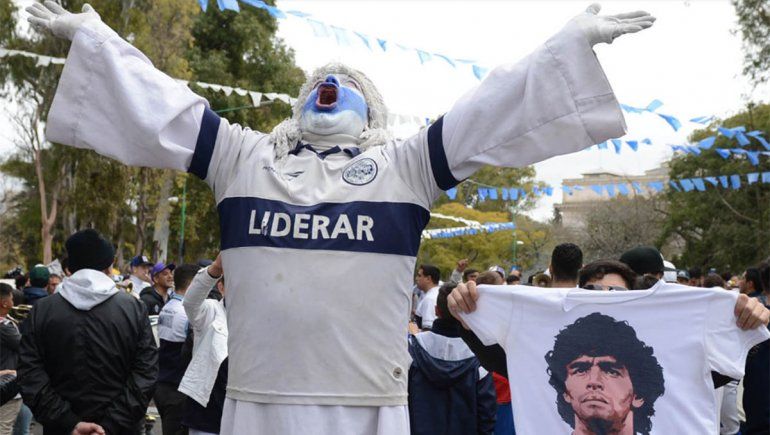De la emoción de Diego a la revolución en El Bosque, las mejores fotos de un día histórico