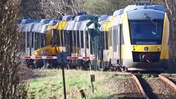 El choque frontal entre dos trenes se produjo en el norte de Dinamarca, a unos 40 kilómetros de Copenhague. El choque frontal entre dos trenes se produjo en el norte de Dinamarca, a unos 40 kilómetros de Copenhague.