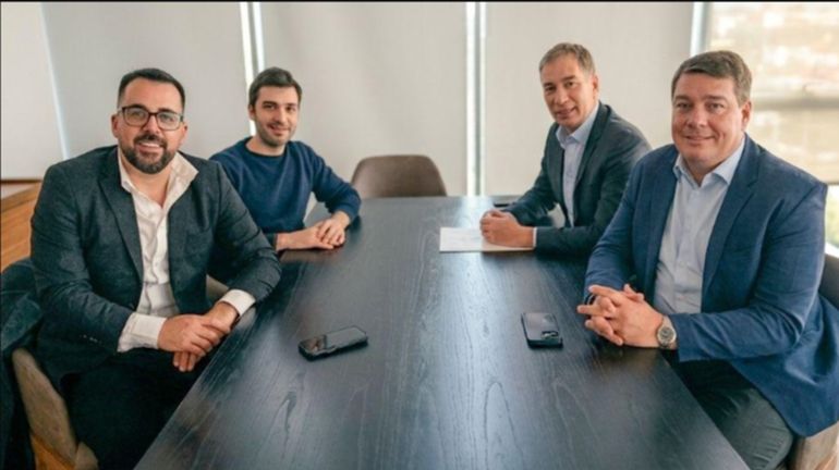 Matías Taccetta (intendente de Esquel), Ignacio Torres, Diego Santilli y Damián Bliss (Rawson) en la reunión que selló el acuerdo final con Nación, también por una obra de infraestructura eléctrica clave en la cordillera. Matías Taccetta (intendente de Esquel), Ignacio Torres, Diego Santilli y Damián Bliss (Rawson) en la reunión que selló el acuerdo final con Nación, también por una obra de infraestructura eléctrica clave en la cordillera.