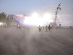 La última noche de la Fiesta de la Confluencia se canceló por fuertes vientos. La última noche de la Fiesta de la Confluencia se canceló por fuertes vientos.