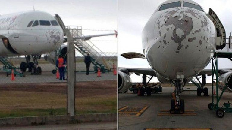 La nariz del avión de LATAM quedó muy golpeada por el granizo.