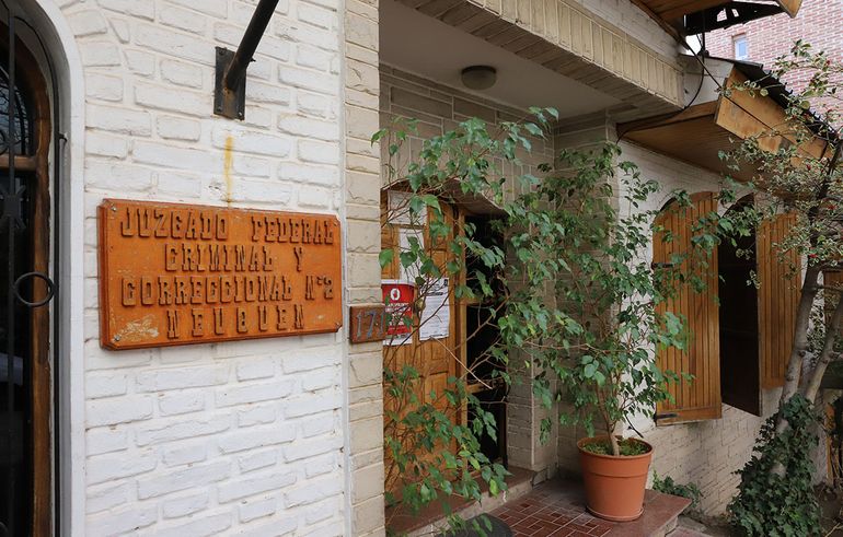 La PSA elaboró un informe que remitió al Juzgado Federal donde hay un análisis del último VHS que entregó Las Palma y realizarón un descubrimiento estremecedor. La PSA elaboró un informe que remitió al Juzgado Federal donde hay un análisis del último VHS que entregó Las Palma y realizarón un descubrimiento estremecedor.