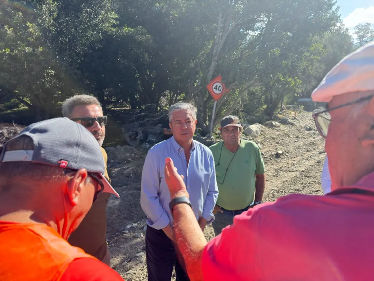 Rolando Figueroa estuvo presente en la inauguración. Rolando Figueroa estuvo presente en la inauguración.