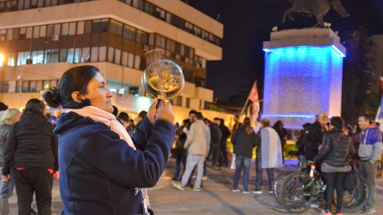 Después de un jueves con turbulencia sonaron las cacerolas