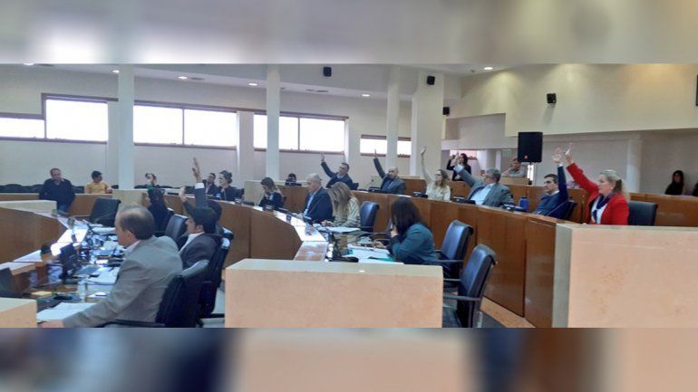 Aprobaron la ordenanza que modifica la factura de CALF y la Muni anticipó el veto 