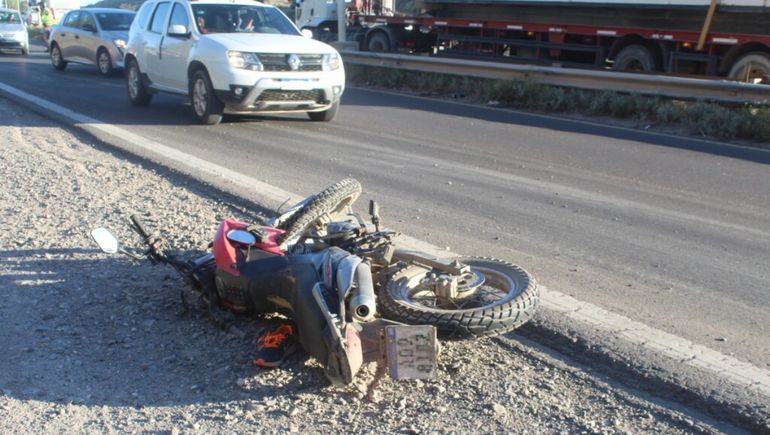 Un motociclista chocó a un perro en la ruta 7 y fue hospitalizado