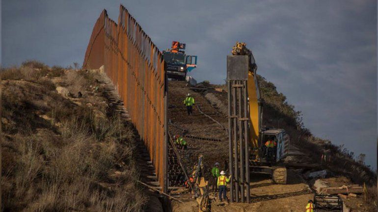 Simpatizantes de Trump levantaron un muro privado