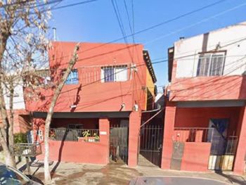 Familiares de la docente fallecida denuncian que las instalaciones de gas del departamento eran deficientes.