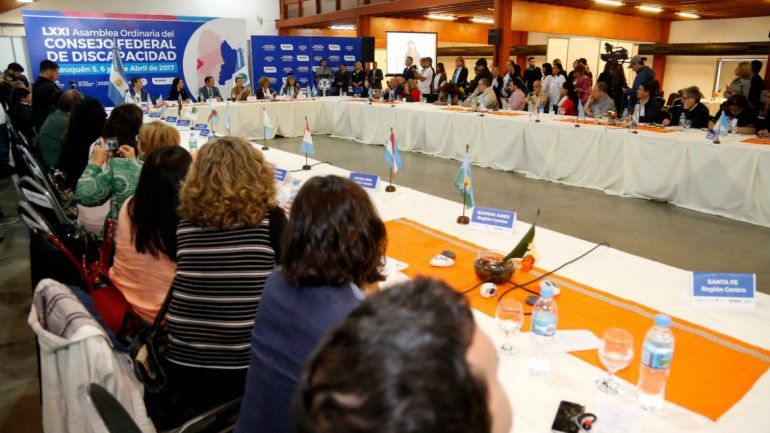 Junto a Gutiérrez, Michetti encabezó un acto en Neuquén